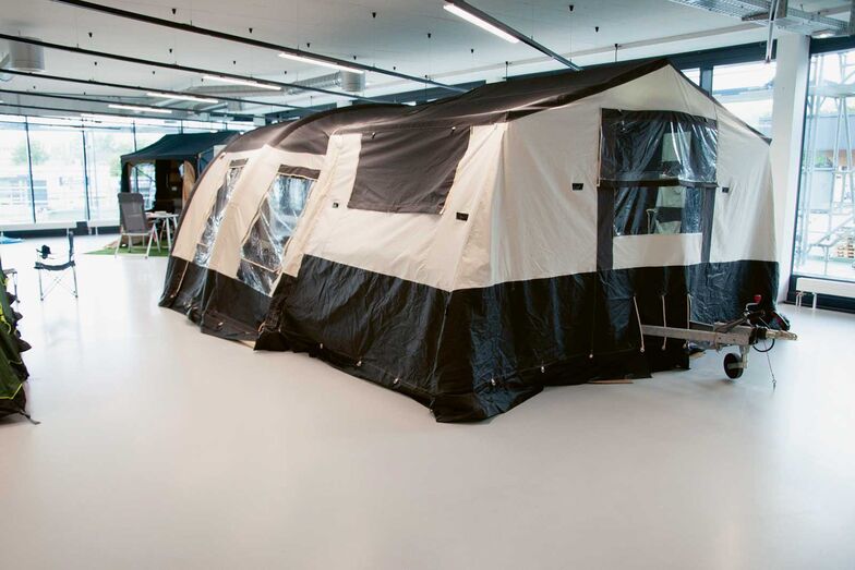 Dietsche Caravan Camping AG vertreibt Zeltklappanhänger von Trigano und Raclet. Die entsprechende Ausstellung befindet sich im ersten Stock des Campingshops.