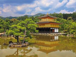 Ob Tempel und Pagoden, spektakuläre Landschaften, bezaubernde Wasserfälle, pulsierende Millionenstädte oder pittoreskes Landleben – das «Land der aufgehenden Sonne» bietet viele faszinierende Eindrücke.
