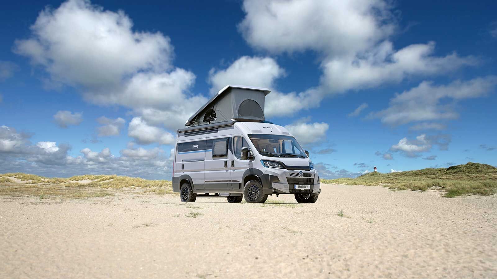 Avec son toit relevable, l'Ontour Van devient un camping-car familial.