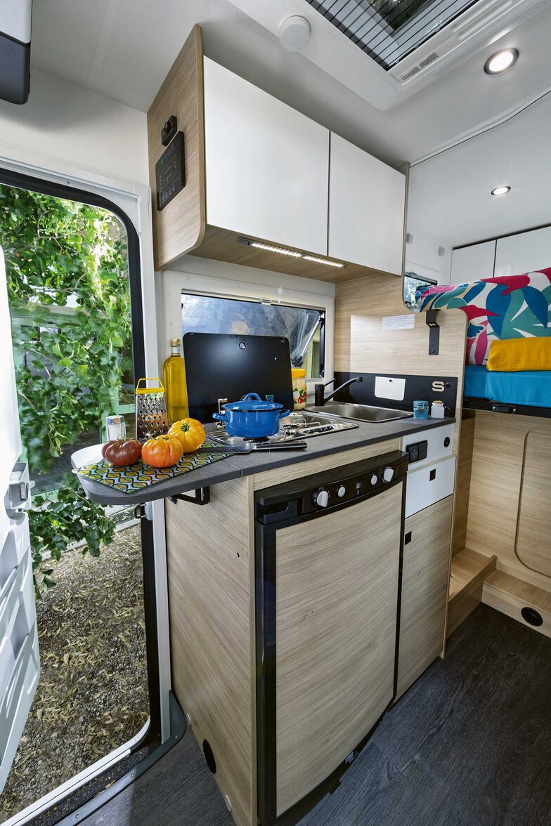 Der kompakte Küchenblock im neuen schmalen Challenger S294.