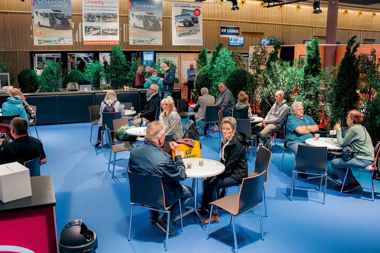 Dieses Jahr begrüssen wir unsere Abonnenten erneut im Foyer zwischen Stage und Cube zum Kaffee.