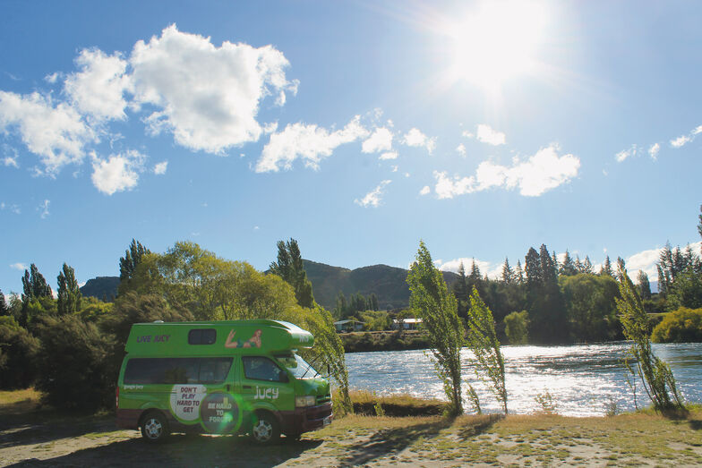 La plupart du temps, les véhicules de location néo-zélandais n’offrent pas le standard européen, mais c’est le moyen de locomotion idéal sur les deux îles.