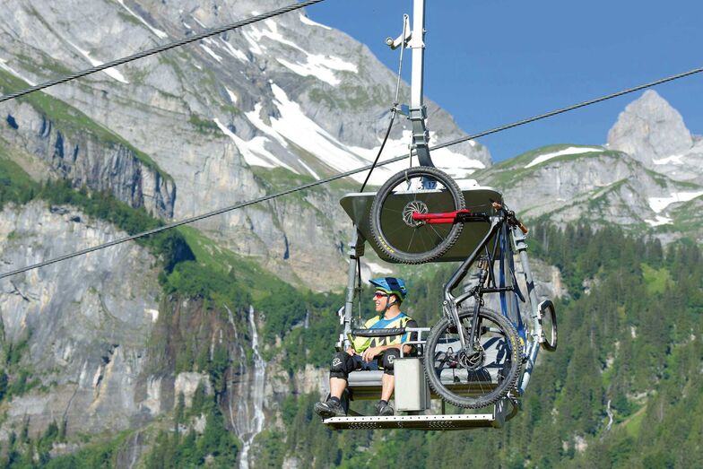 Die Routen für Bikes, Mountainbikes und E-Bikes werden mit acht Bahnen ergänzt, die einen pro-blemlosen Höhengewinn ermöglichen. Foto: Maya Rhyner.