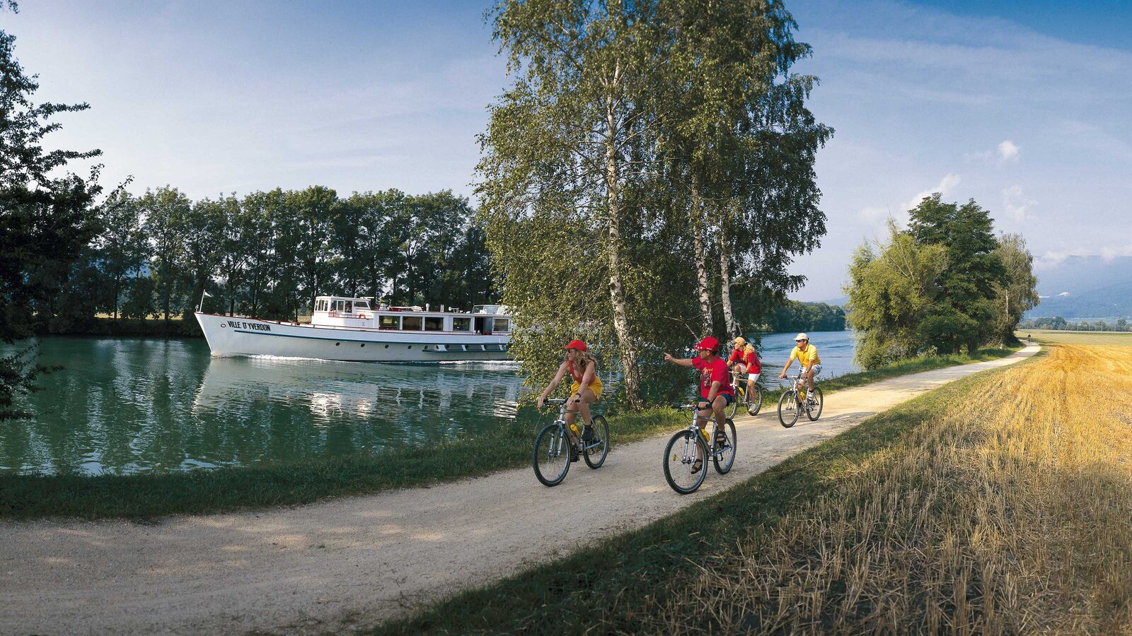 Ausflugsziele mit dem Boot gibt es dank Verbindungen zwischen den drei Seen mehr als genug.