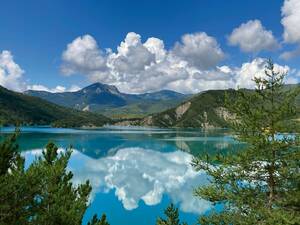 Am Lac de Castillon, der aus dem gestauten Fluss Verdon entstand.
