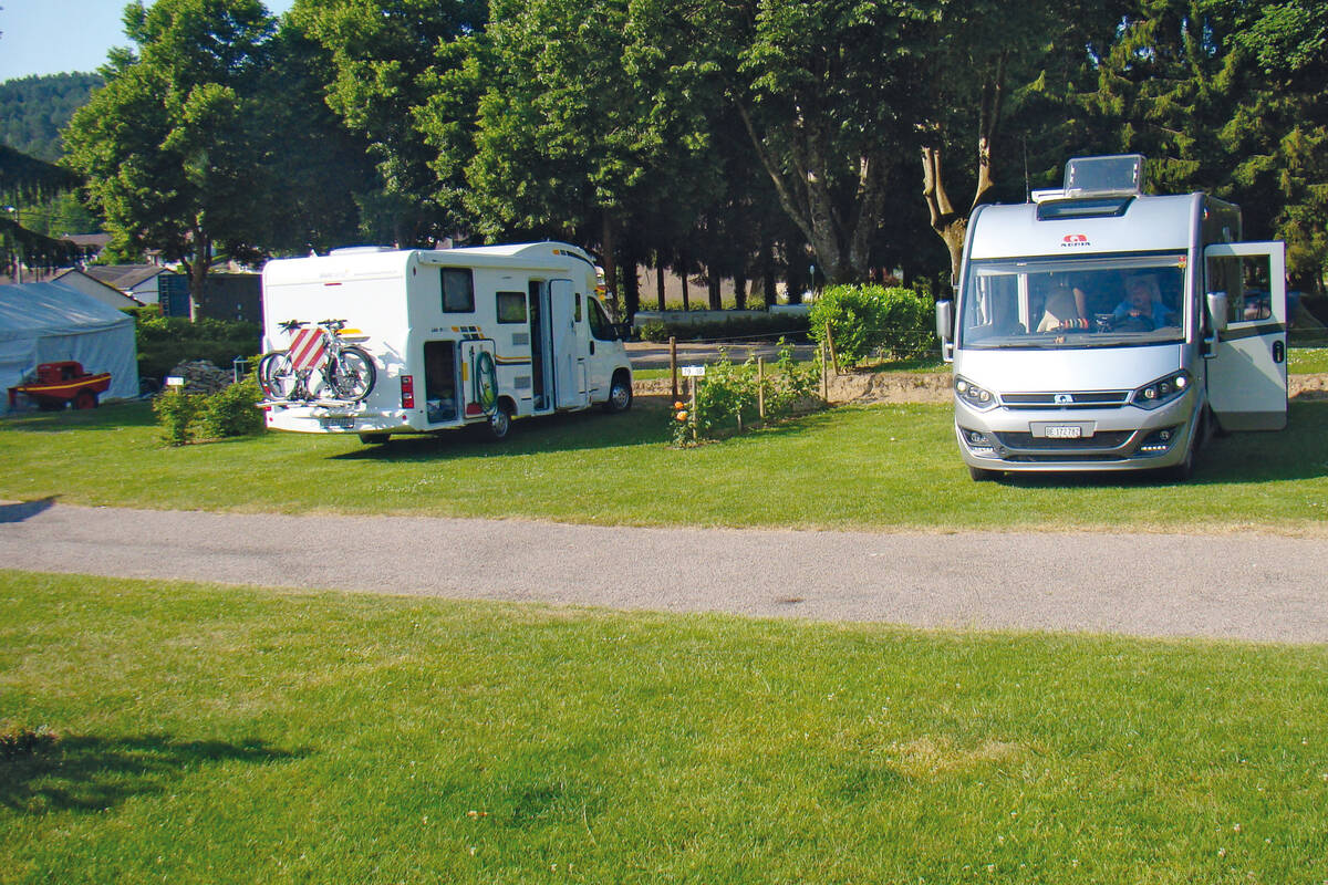 In Savigny-les-Beaunes, auf dem idyllischen Campingplatz am Flüsschen, übernachten wir zu Beginn der Reise wie auch zum Abschluss bei der Heimkehr.