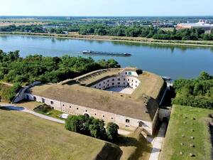 Die Festung Monostori Erőd in Komárom, im 19. Jahrhundert von den Habsburgern zum Schutz der Donaugrenze gegen Angriffe aus dem Norden erbaut.