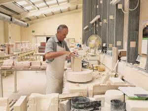 Die Belleek Pottery, eine Porzellan-Manufaktur, bietet Einblicke.