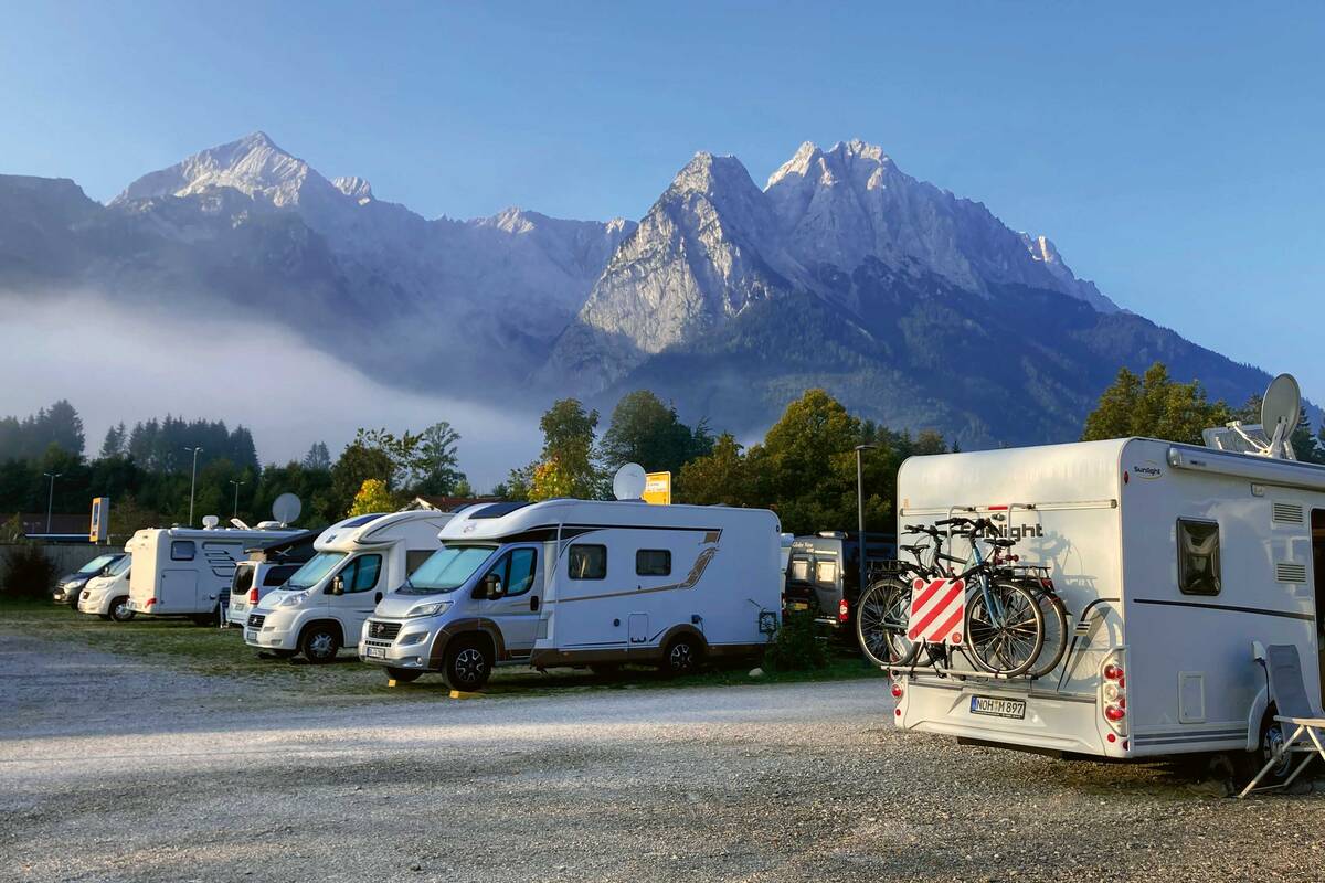 Der Camping Erlebnis Zugspitze in Grainau bei Garmisch-Partenkirchen befindet sich am Fusse der mächtigen Zugspitze, Deutschlands höchstem Gipfel.