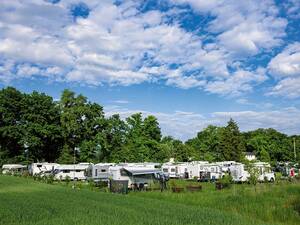 Depuis le « Campinginsel Bug » situé directement sur les bords de la Regnitz, on rejoint la vieille ville de Bamberg en 15 minutes à vélo.