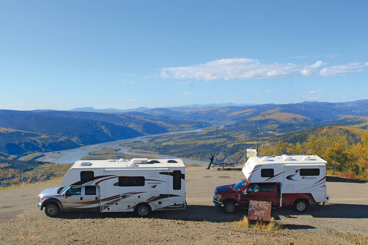 Le Midnight Dome veille sur Dawson City et le Yukon. On peut s’y rendre à pied en faisant une jolie promenade ou en effectuant un agréable trajet sur une route aux multiples virages.