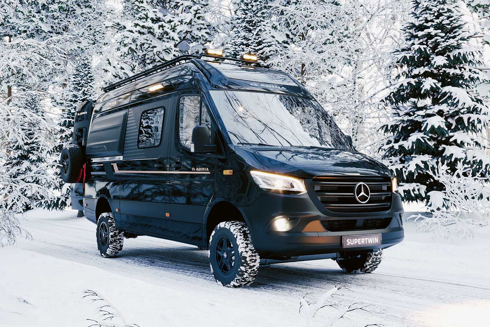 Supertwin 4x4: Der erste Offroad Campervan von Adria auf Mercedes.