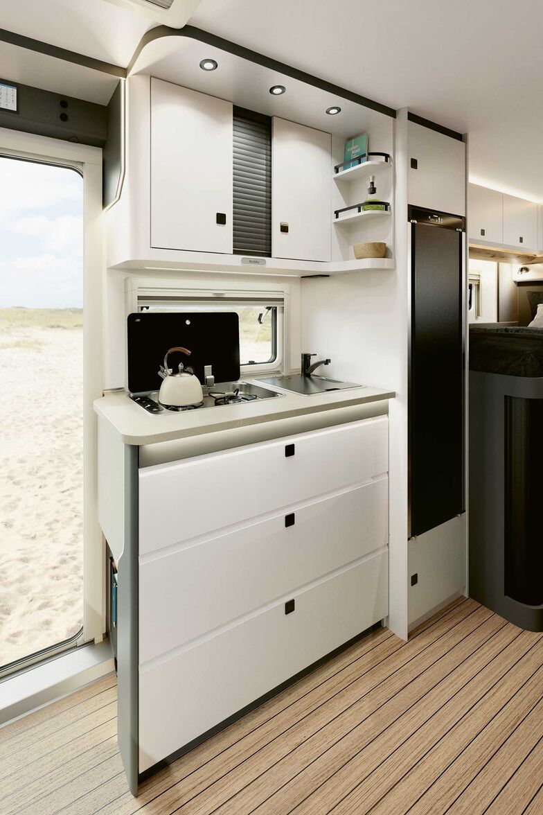 Küchenblock mit grossen Auszügen.