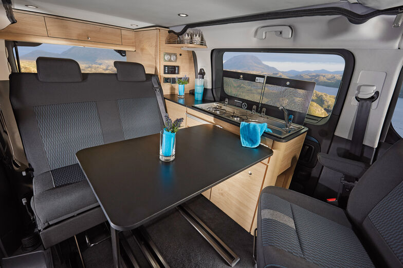 Der kompakte Campingbus Swan 495 auf Basis des Peugeot Boxer wird am Suisse Caravan Salon zum ersten Mal gezeigt.