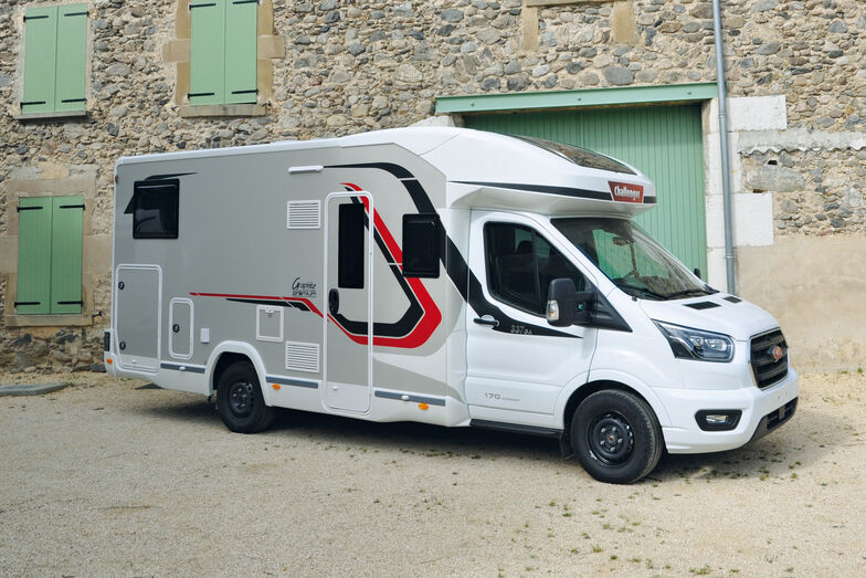 Der Challenger 337 GA in Graphite-Premium-Version.