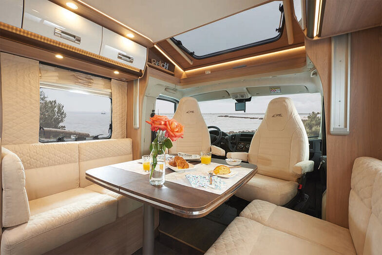 Grosszügiger und heller Wohnraum im Laika Kosmo 512.