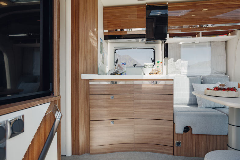 Klassischer Küchenblock mit Stauräumen.