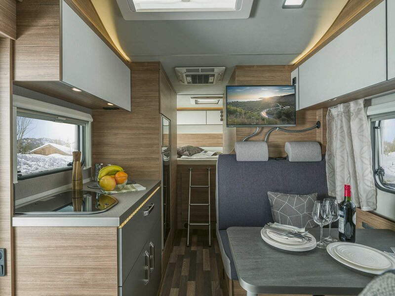 Im Innern des Alkovenfahrzeuges CaraHome 650 DG präsentiert sich ein klassischer Familiengrundriss.