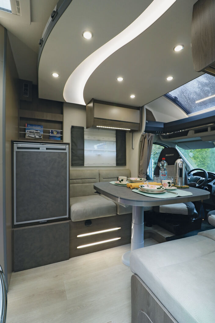 Die verkleidete Hubbett-Unterseite mit den integrierten Beleuchtungselementen gefällt auf Anhieb, wobei auch die Lichtausbeute überzeugt.