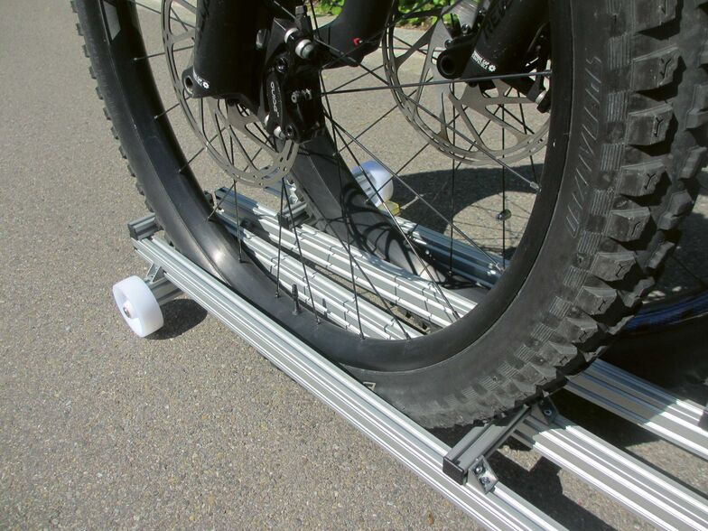 Aluprofile halten die Velos.